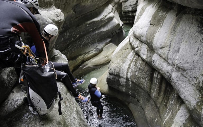 canyoning-alpes-maritimes-cramassouri-jump