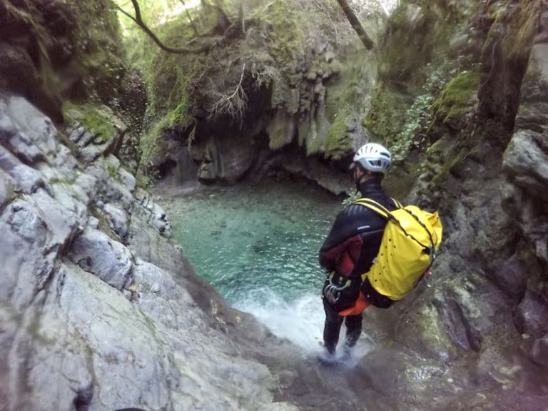 canyoning-carleva-roya-jump.JPG