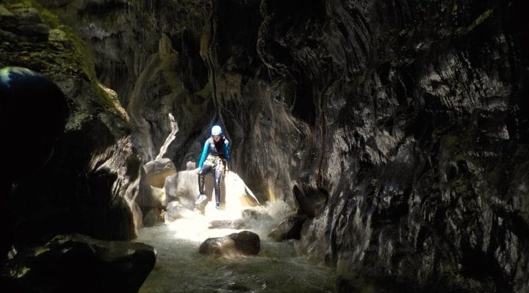 canyoning-nice-maglia-grotte