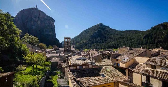 Le village de Castellane entre climat méditerranéen et montagne