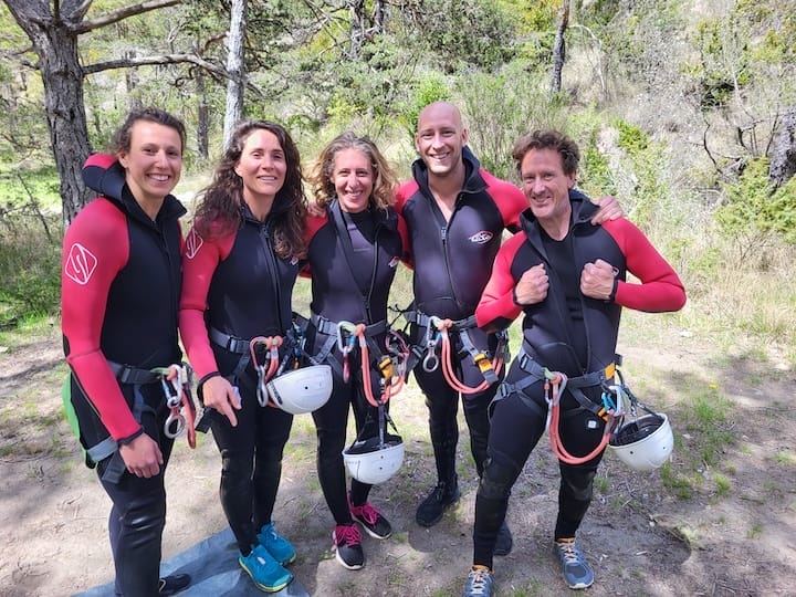 Une équipe prête pour le canyoning